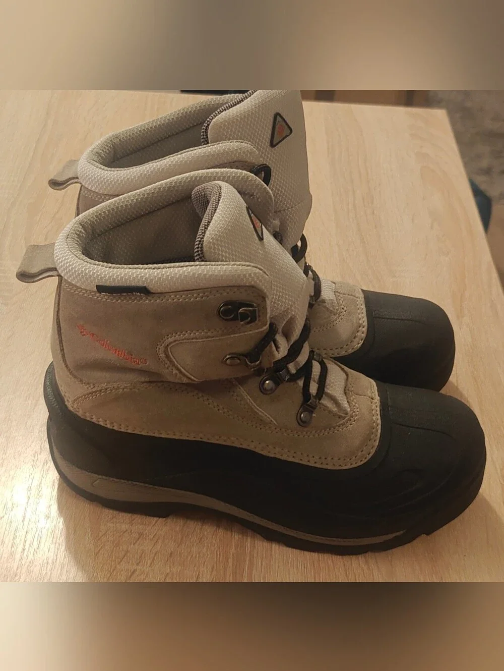 Columbia Boots Women’s 7.5 Water Resistant Thermolite Hiking Ankle